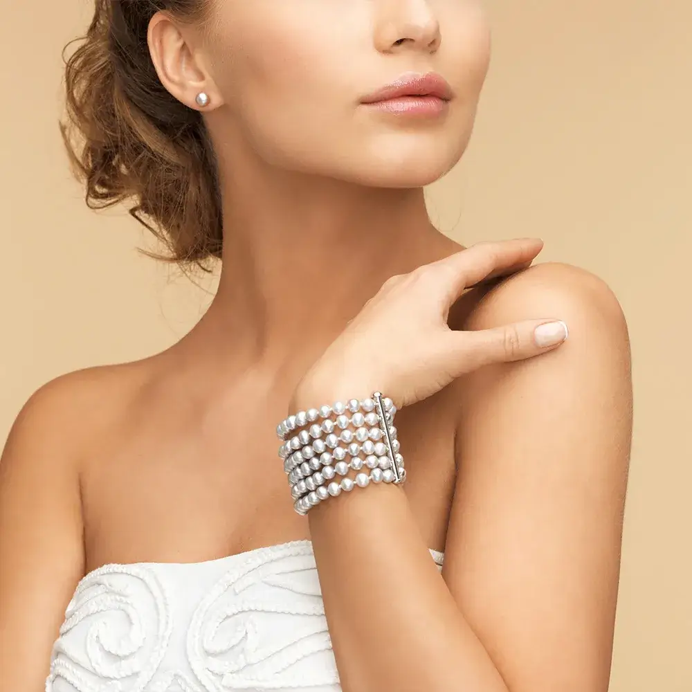 Frau mit Schmuck